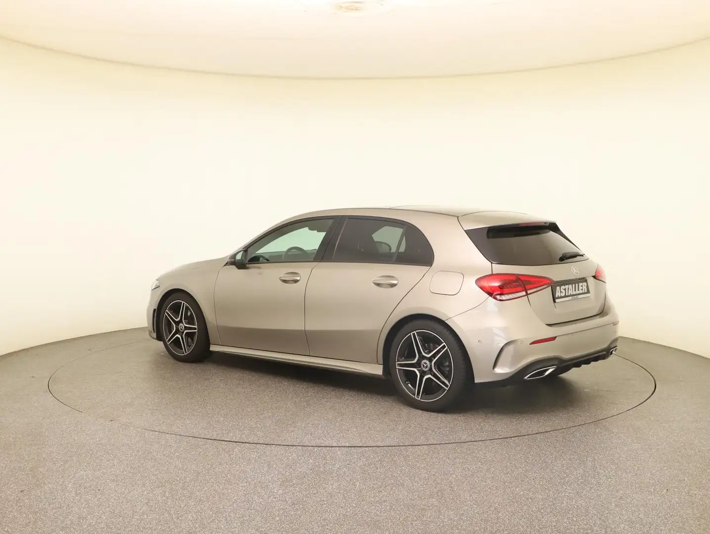 Mercedes-Benz A 250 AMG Line Night+LED+Pano+Wide+Sound+MBUXNav Argintiu - 2