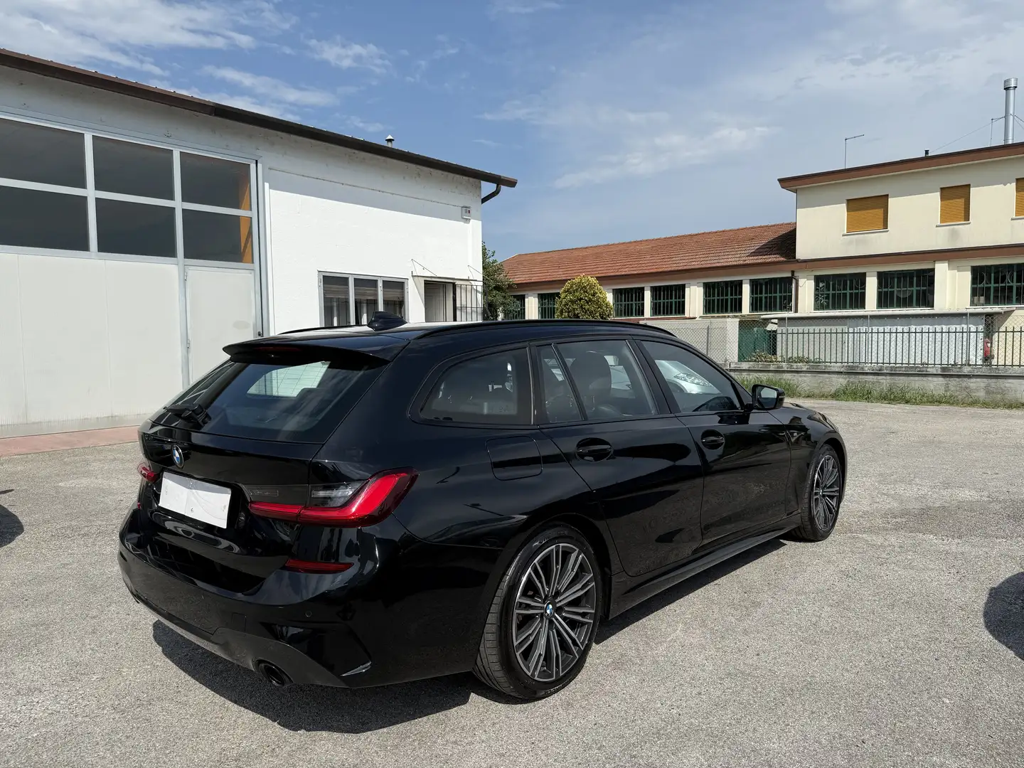 BMW 320 320d Touring mhev 48V Msport auto Nero - 2