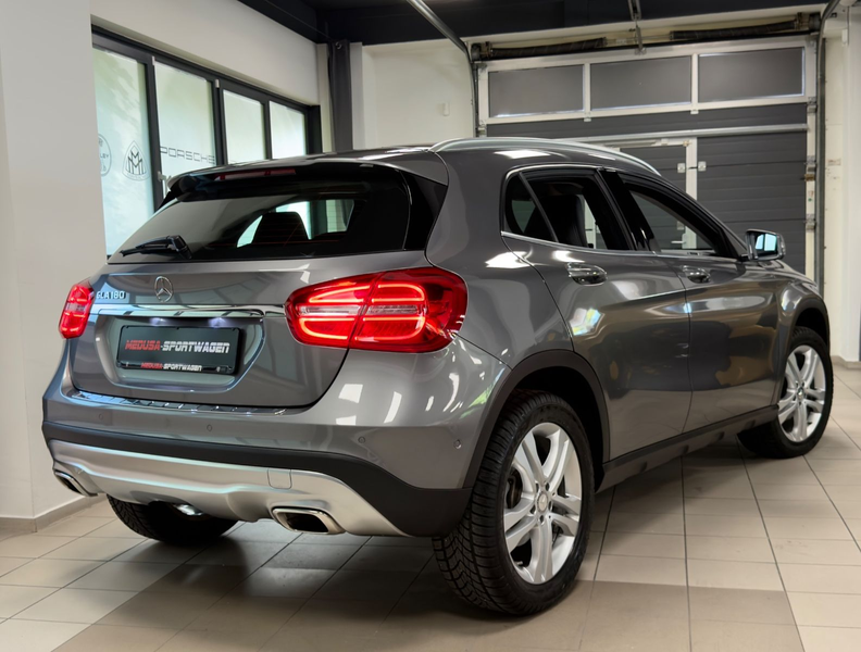 Mercedes-Benz GLA 180 AUT. NUR 13.397KM NAVI XENON TOPZUSTAND! — photo 4