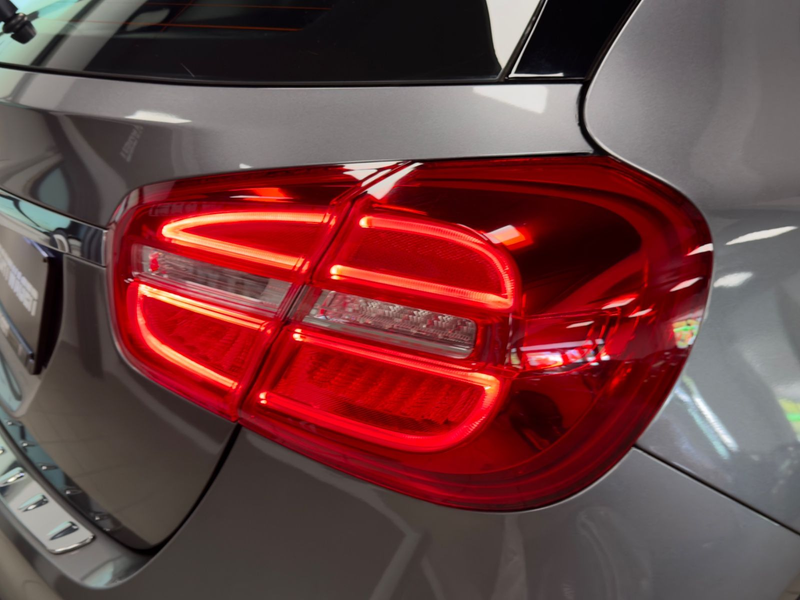 Mercedes-Benz GLA 180 AUT. NUR 13.397KM NAVI XENON TOPZUSTAND! — photo 12