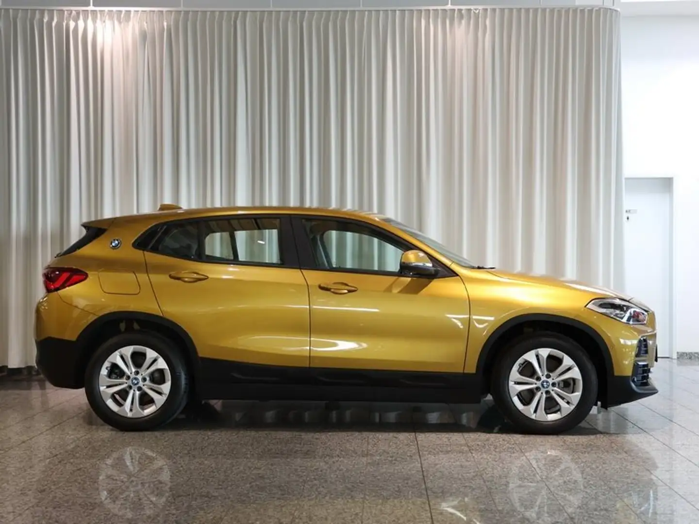 BMW X2 xDrive25e Adv. 17 Zoll LED Navi+ PDC HUD Gelb - 2