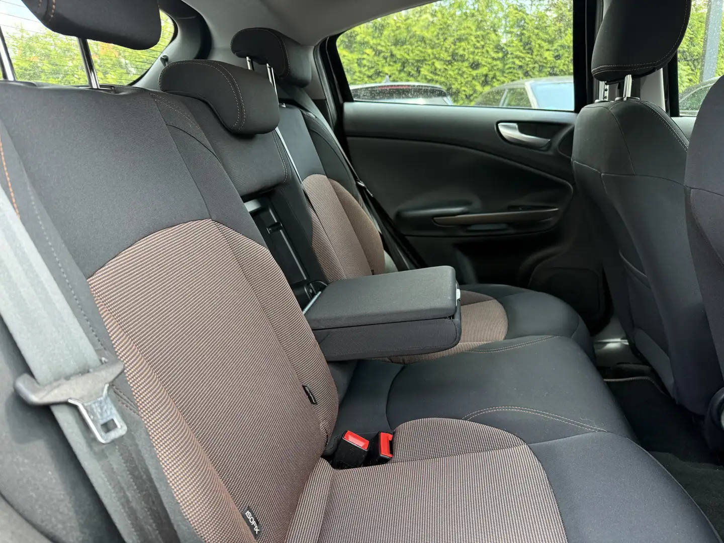 Alfa Romeo Giulietta 1.4T Aut. 170pk Distinctive Lusso, Navi | Trekhaak Zwart - 2