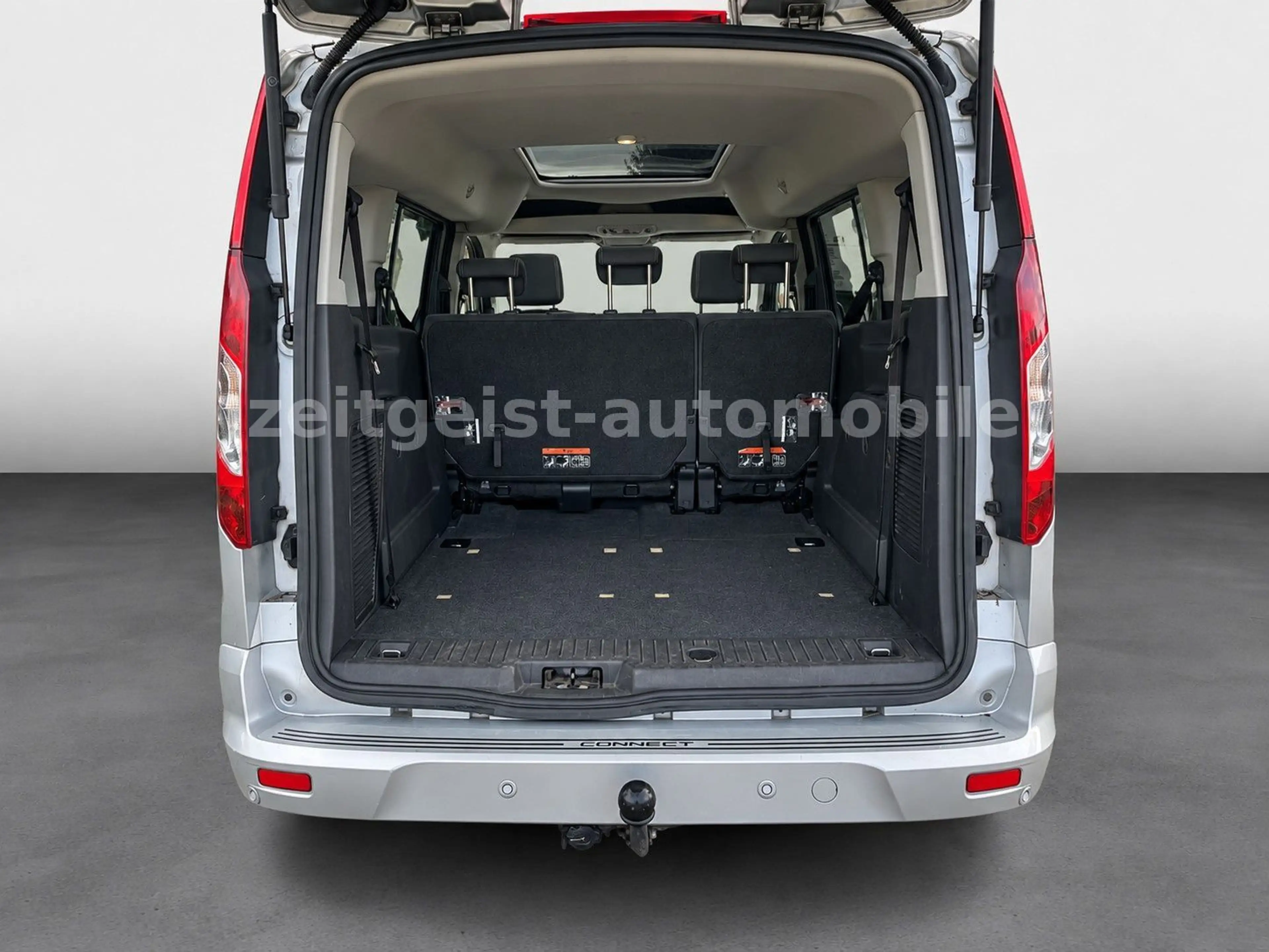 Ford Grand Tourneo Connect Titanium* — photo 9