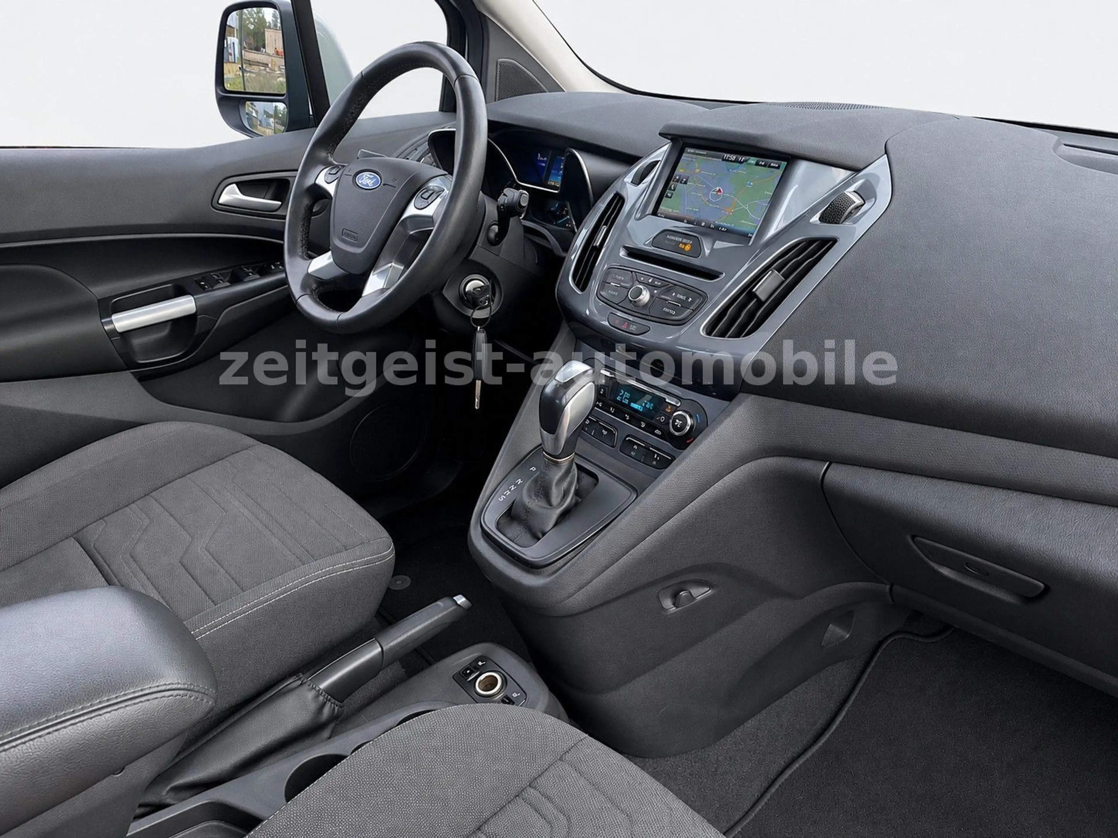 Ford Grand Tourneo Connect Titanium* — photo 11