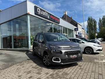 Berlingo 1.2 // PANORAMISCH DAK // ACHTERUITRIJ CAMERA // HEAD-UP DISPLAY // APPLE CARPLAY