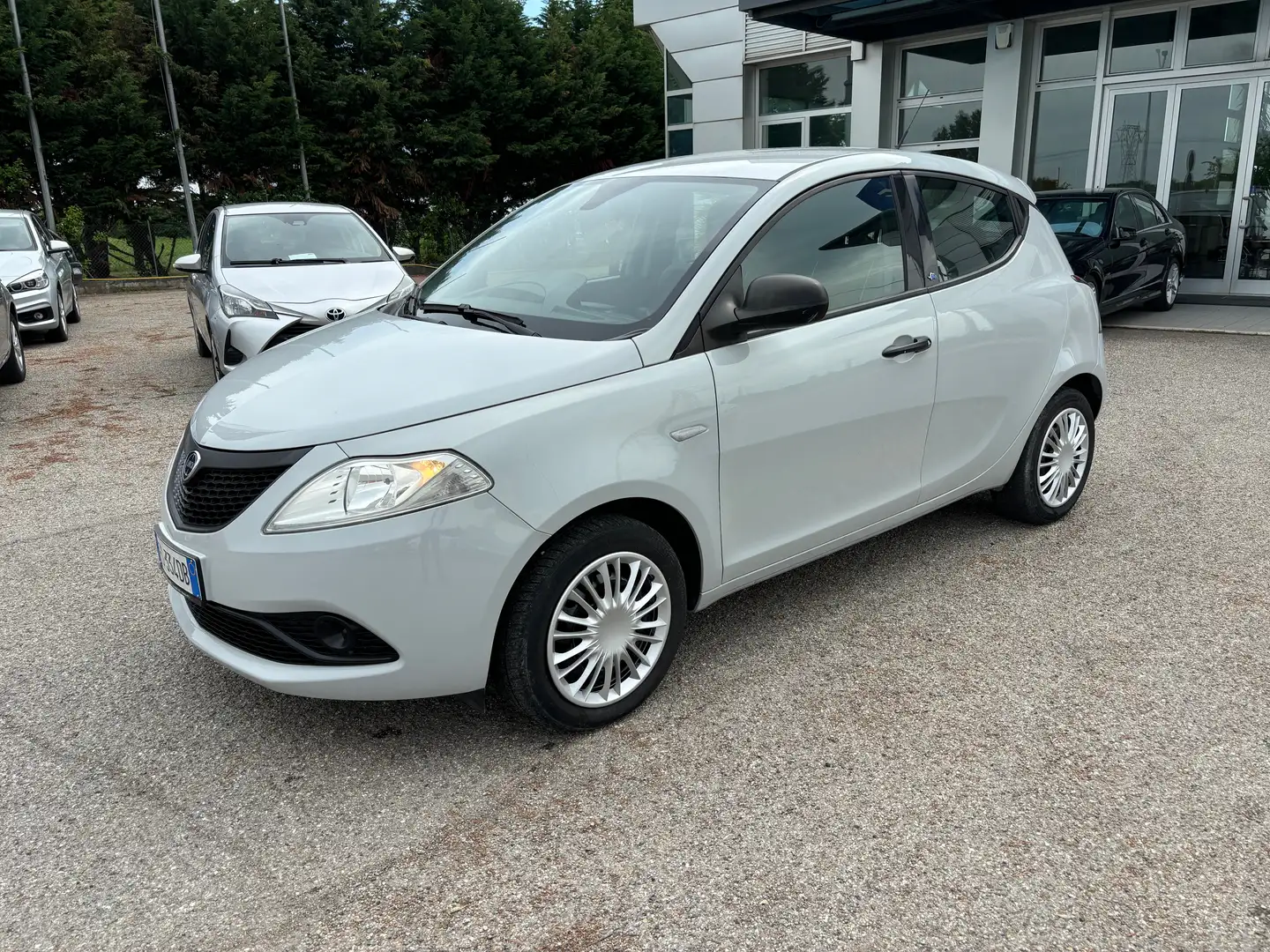 Lancia Ypsilon Ypsilon 1.2 Gold ecochic Gpl 69cv my18 Сірий - 1