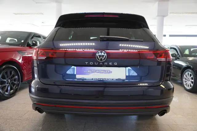 Volkswagen Touareg view 4