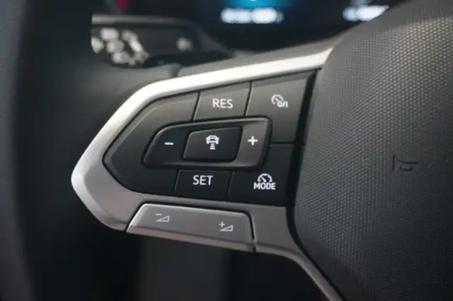 Volkswagen Touareg view 12