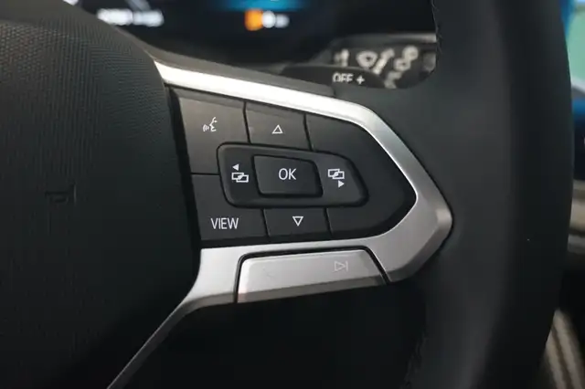 Volkswagen Touareg view 13