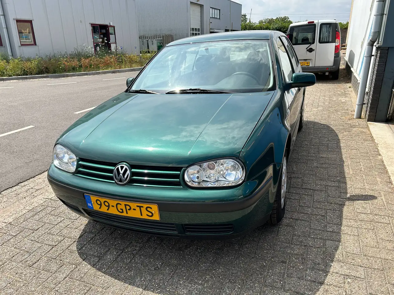 Volkswagen Golf 1.6 Trendline Automaat, foto 1