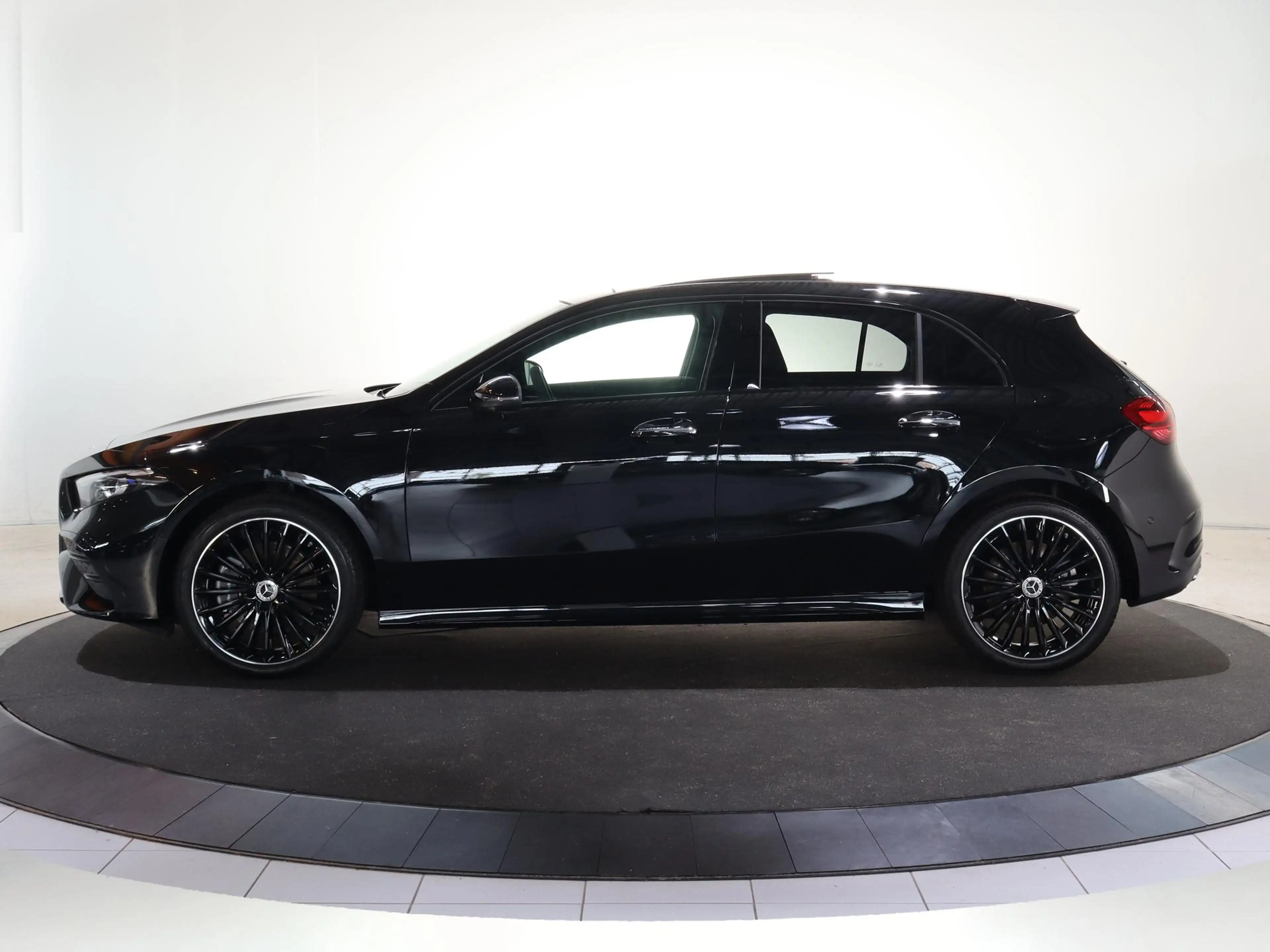 Mercedes-Benz A 250 e Business Solution AMG | Panoramaschuifdak | Prem — photo 5