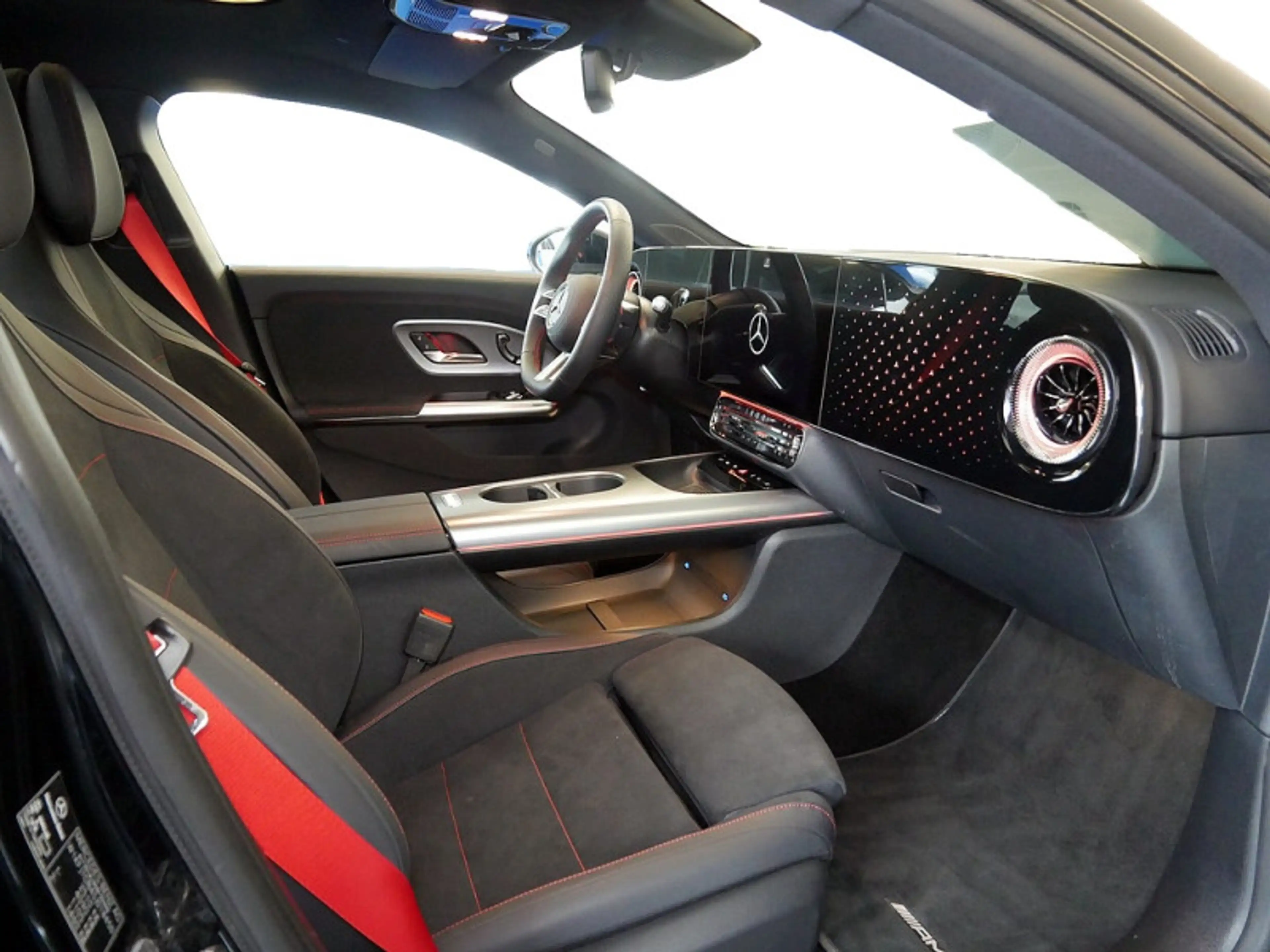 Mercedes-Benz CLA 250 + EQ , AMG NIGHT PREMIUM MEMO DISTR PANO — photo 7