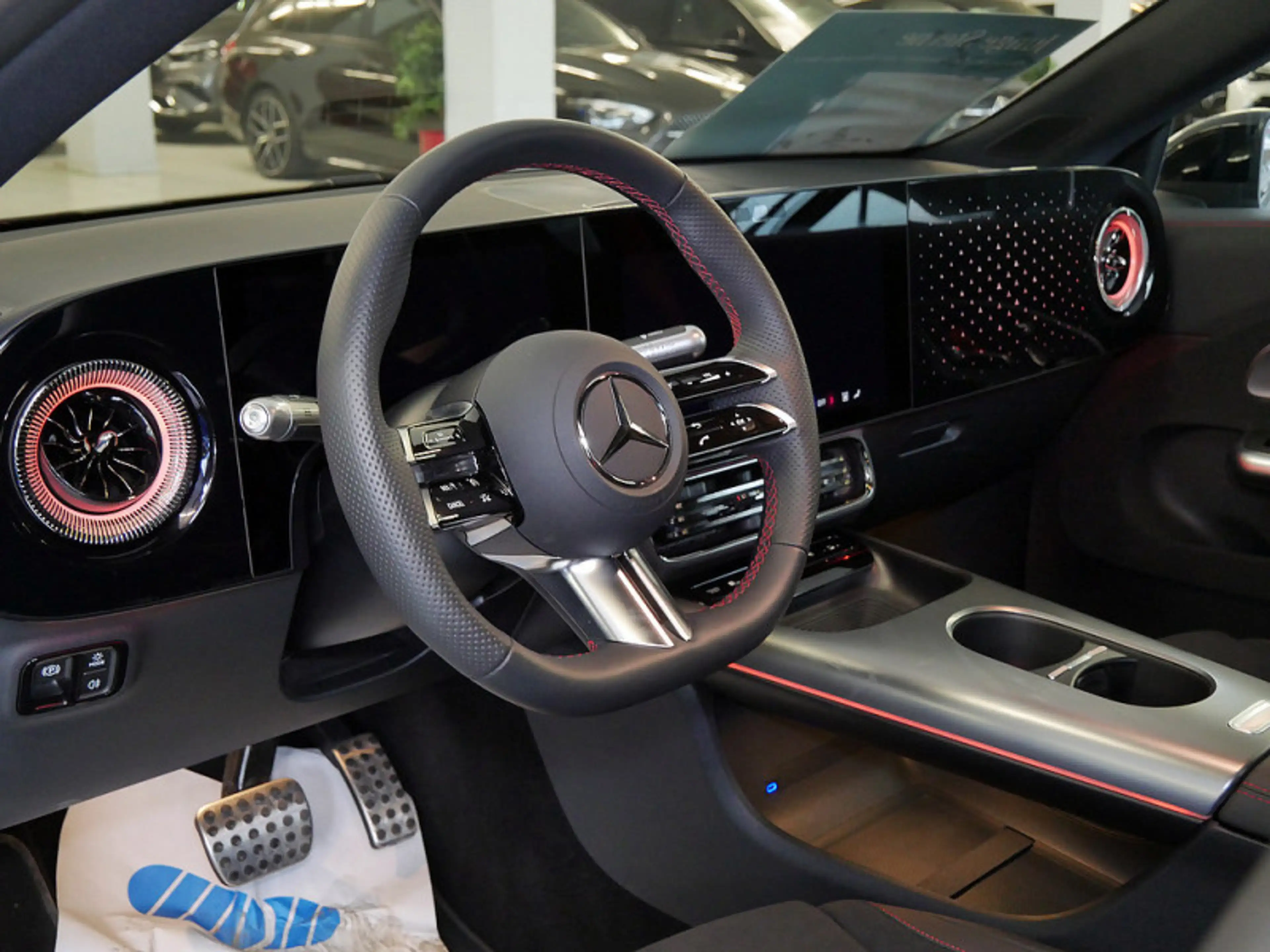Mercedes-Benz CLA 250 + EQ , AMG NIGHT PREMIUM MEMO DISTR PANO — photo 15