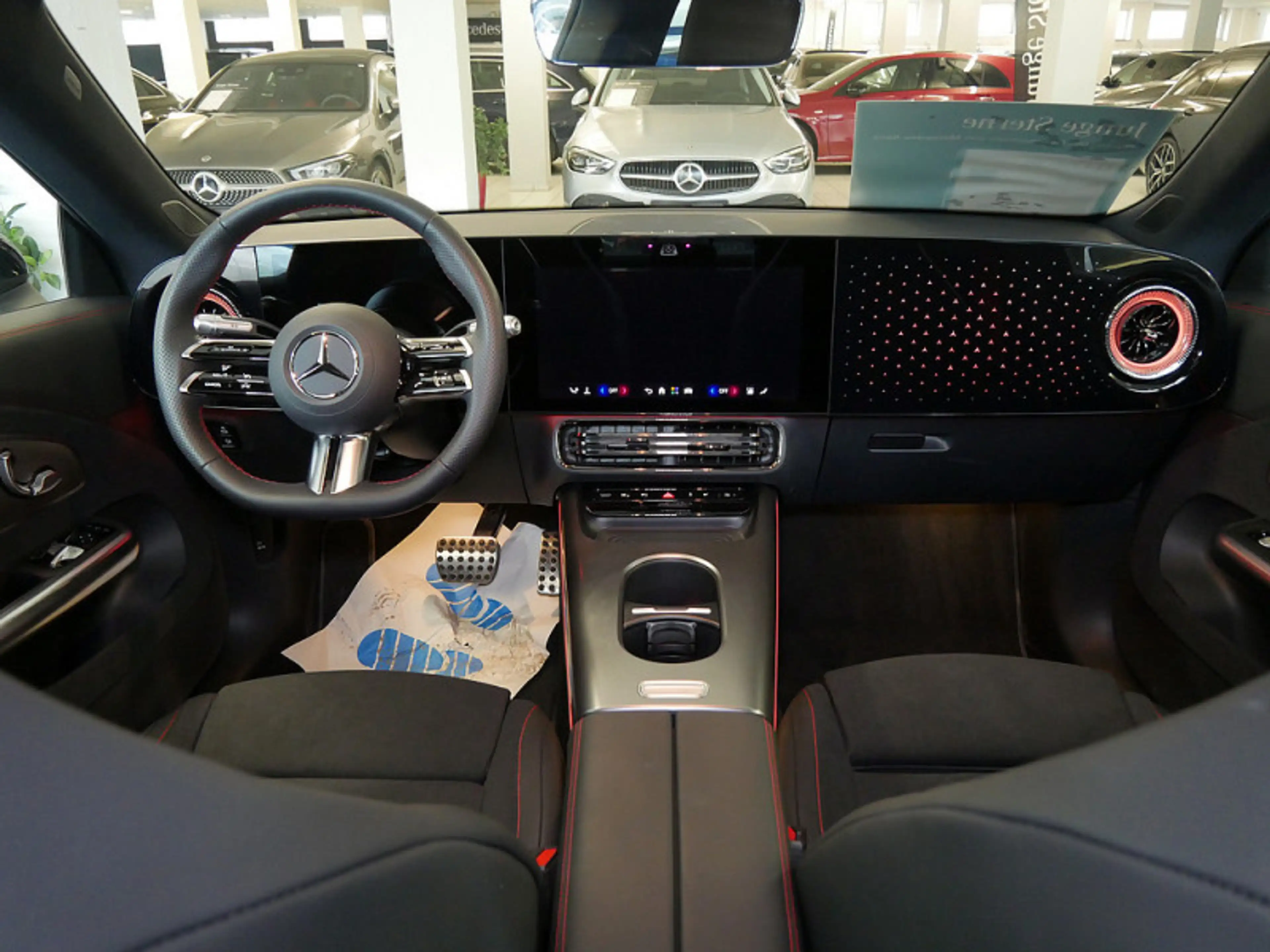Mercedes-Benz CLA 250 + EQ , AMG NIGHT PREMIUM MEMO DISTR PANO — photo 9