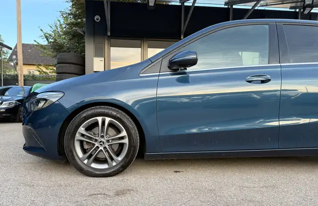 Mercedes-Benz B Class view 9