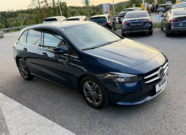 Mercedes-Benz B Class view 3