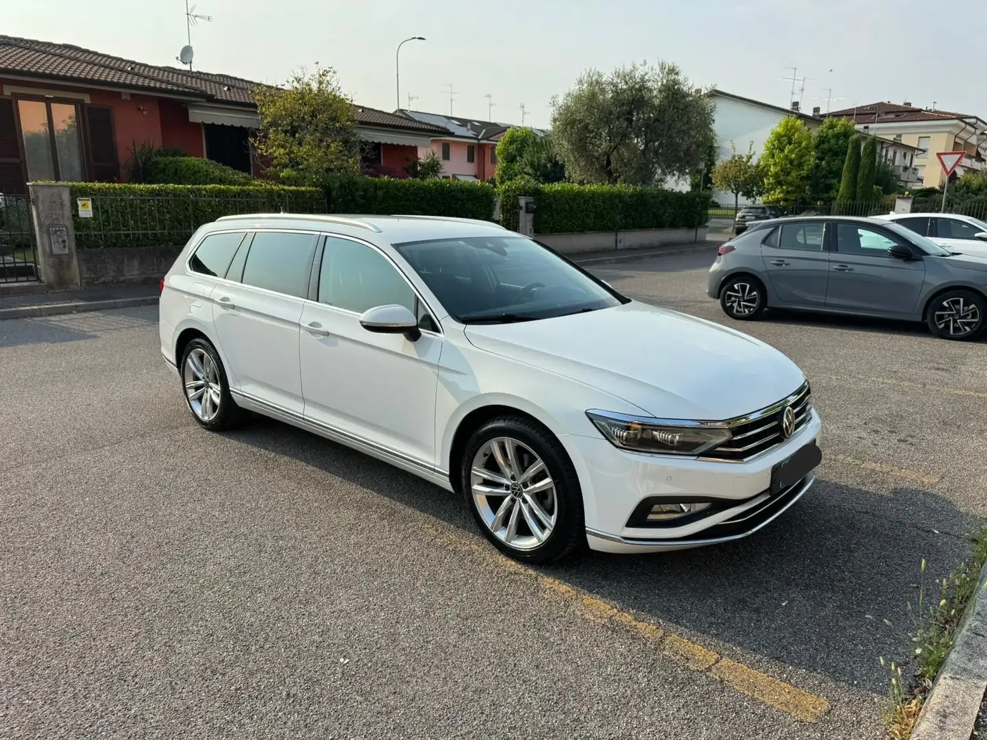 Volkswagen Passat Variant 2.0 tdi Executive 150cv dsg Bianco - 2
