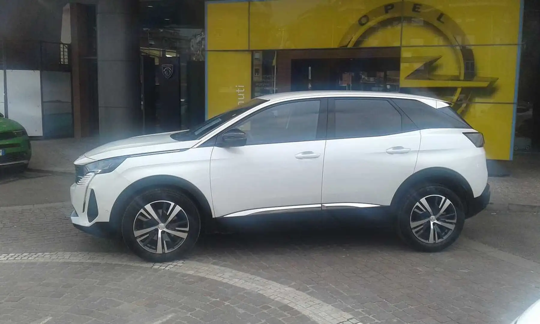 Peugeot 3008 3009 1.5cc diesel Allure Autom Bianco - 2