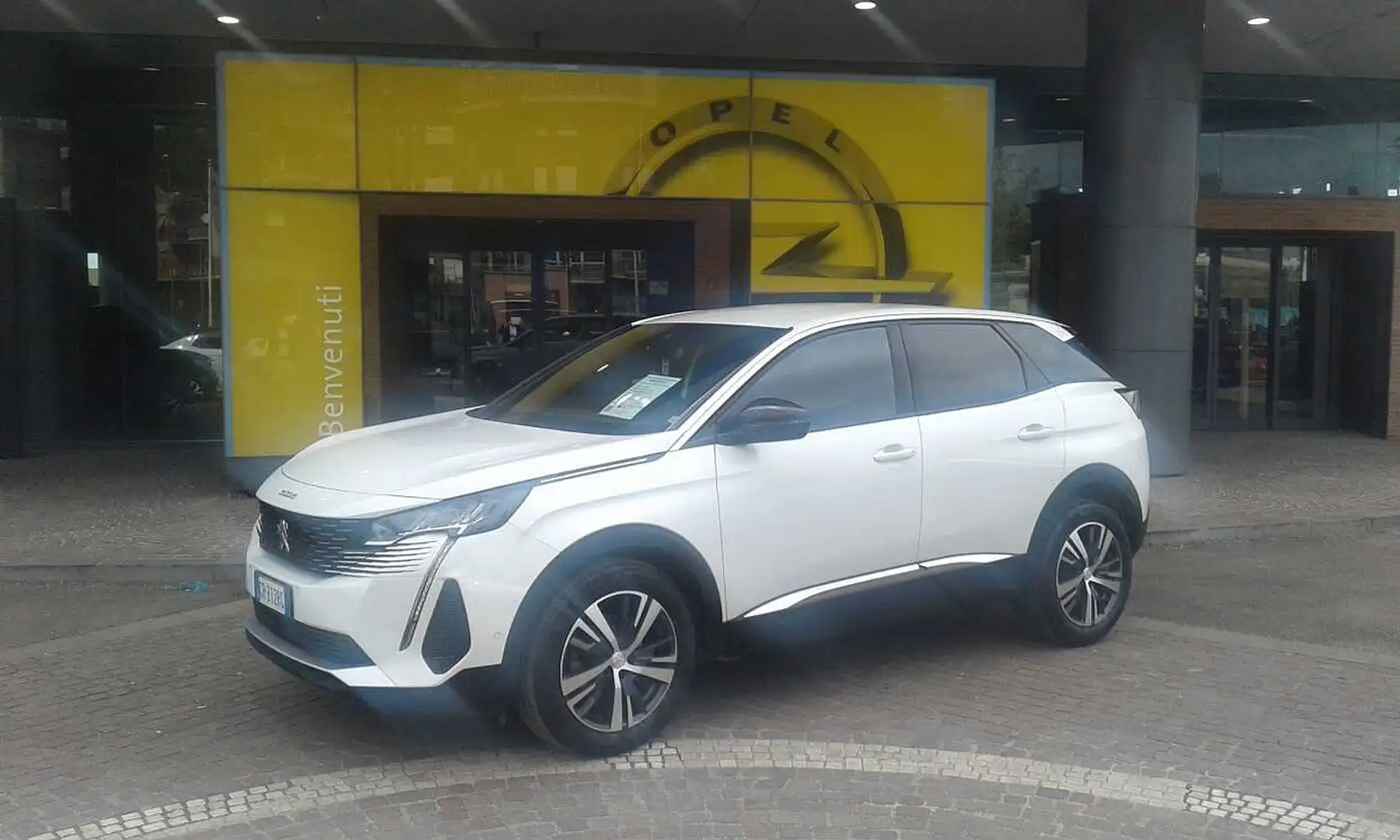 Peugeot 3008 3009 1.5cc diesel Allure Autom Bianco - 1