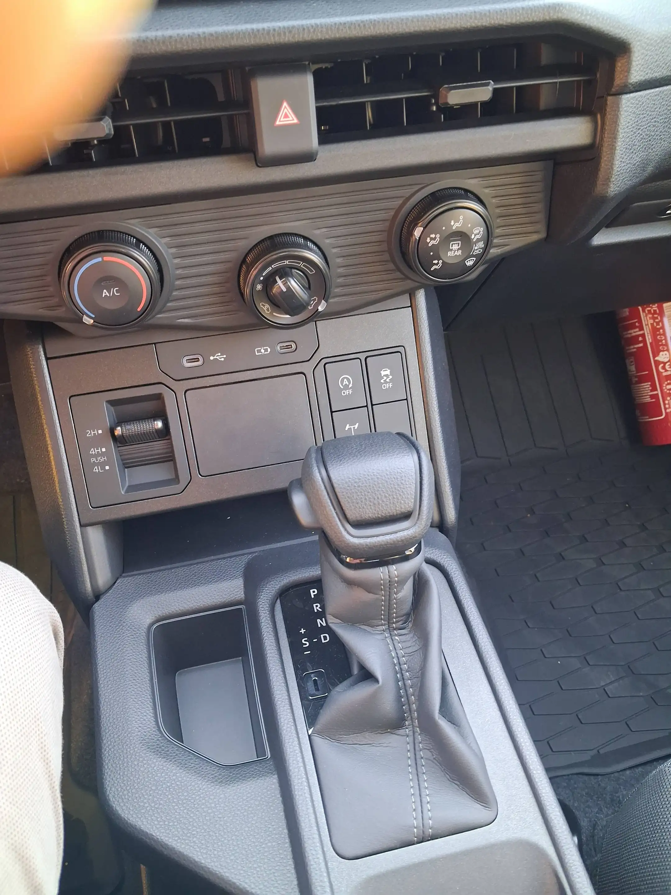 Toyota Hilux 2.8 D-4D 4WD Invincible ERC — photo 10