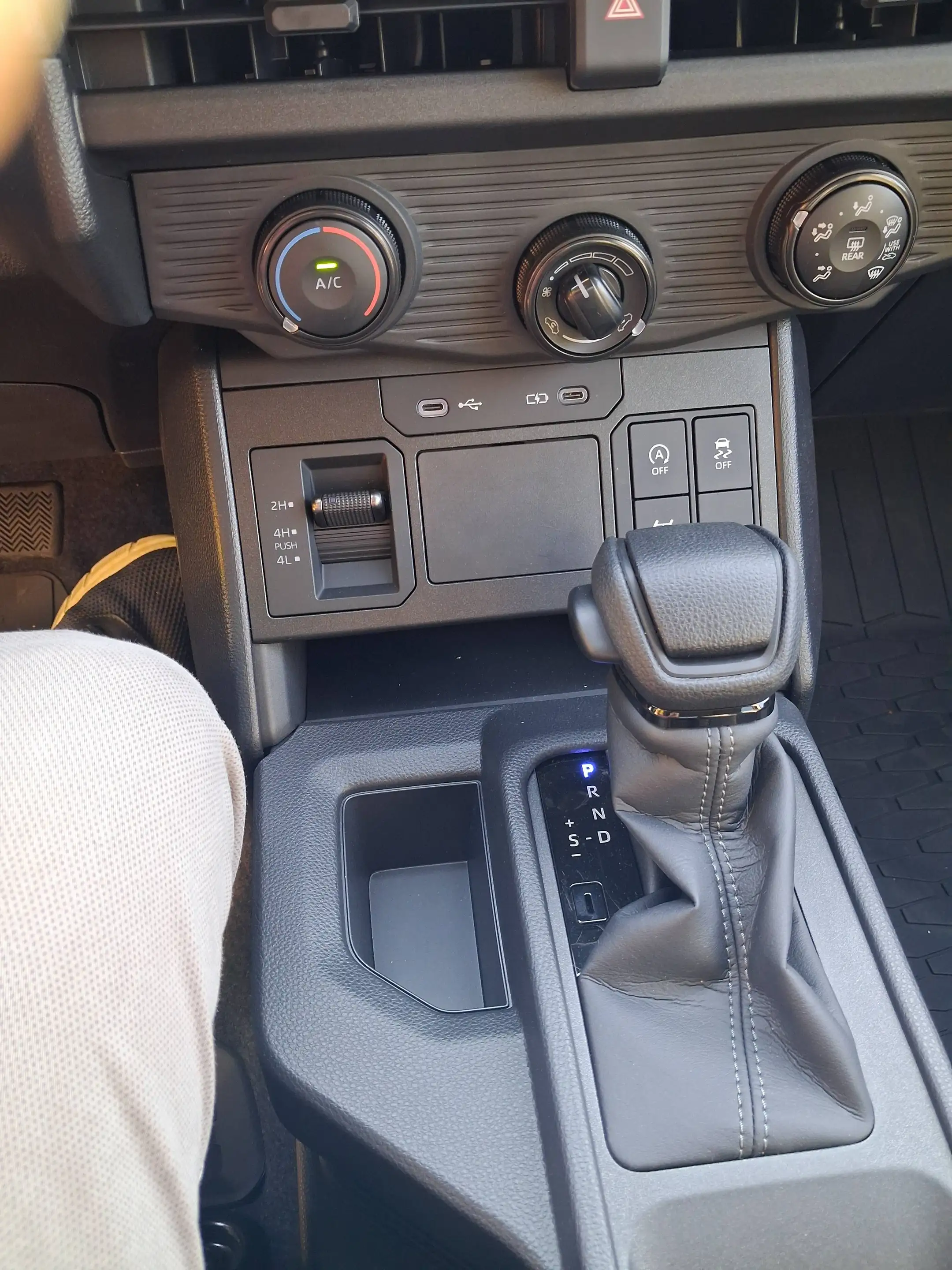 Toyota Hilux 2.8 D-4D 4WD Invincible ERC — photo 14