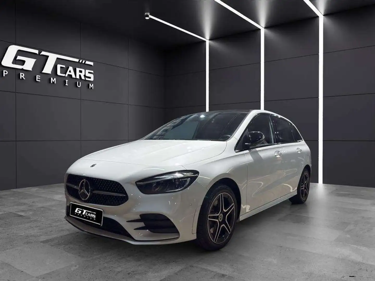 Mercedes-Benz B 250 250e AMG Wit - 1
