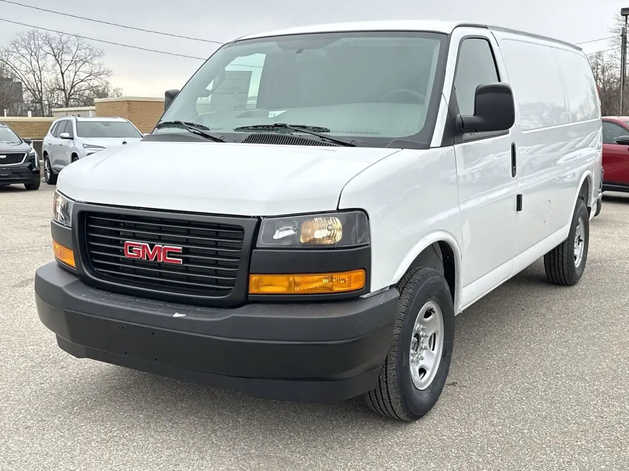 GMC Savana снимка GMC Savana