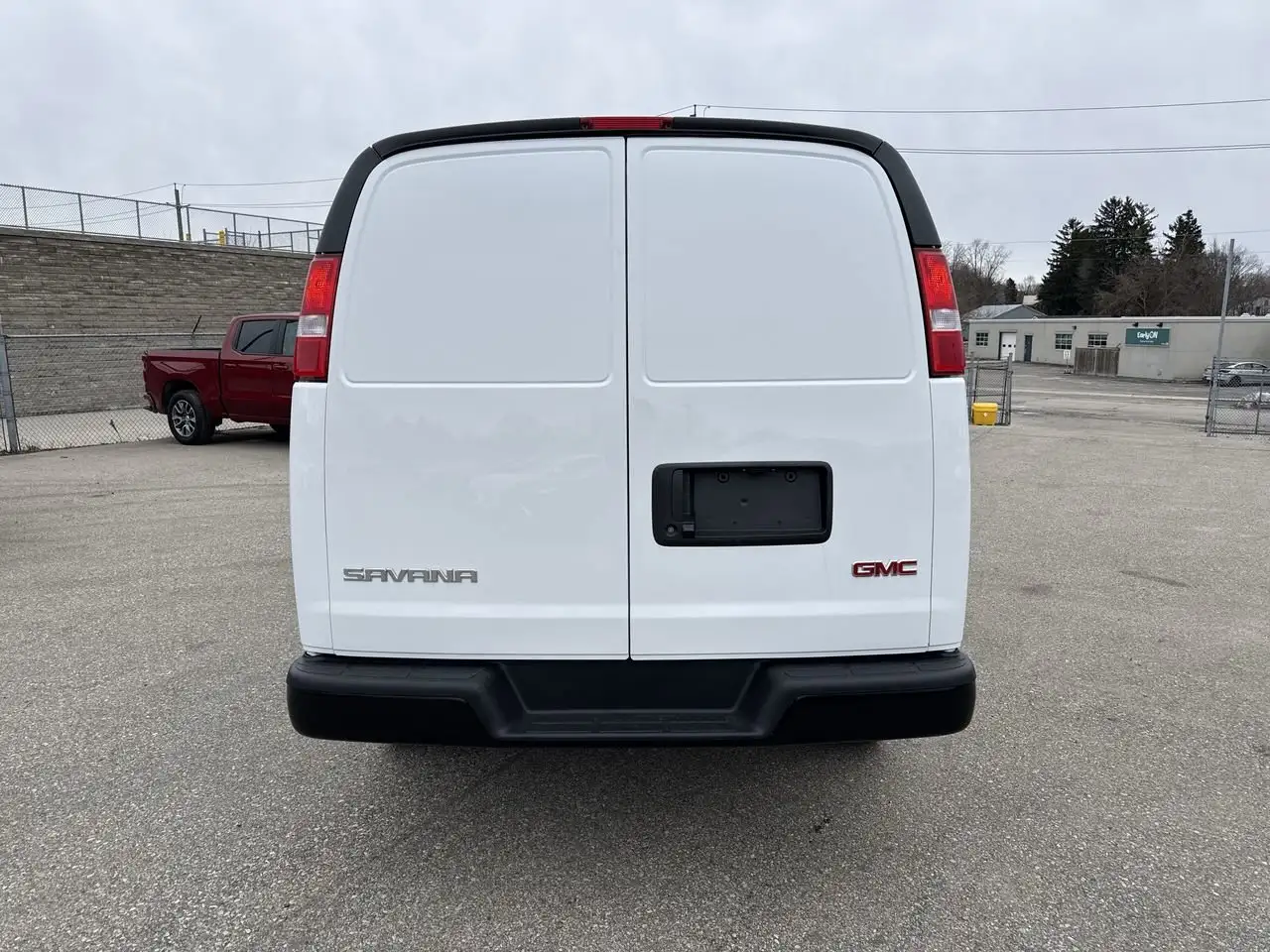 GMC Savana снимка GMC Savana