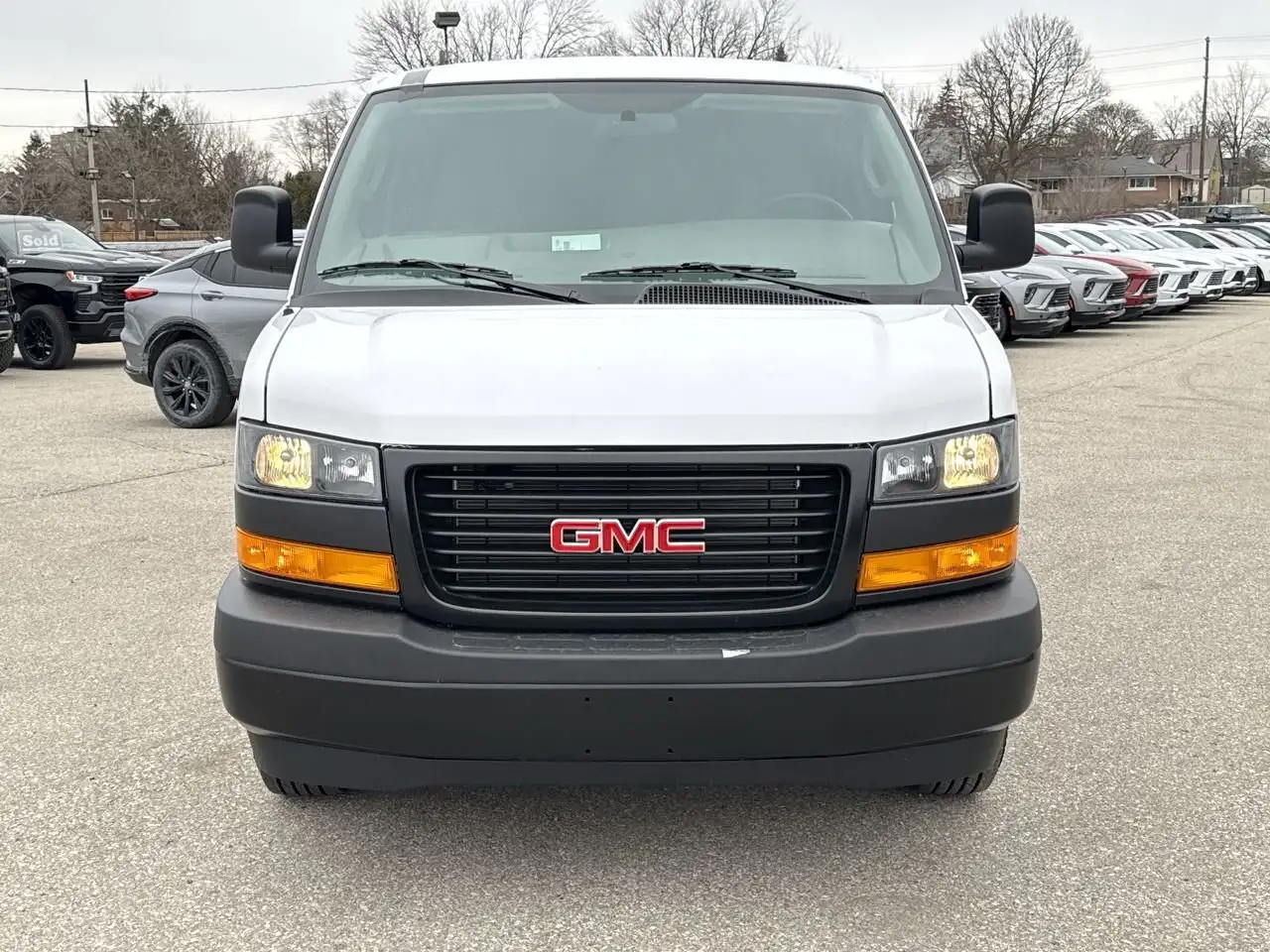 GMC Savana снимка GMC Savana