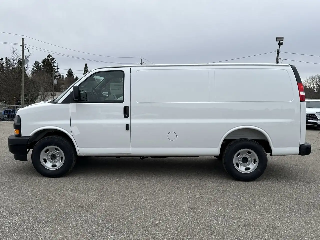 GMC Savana снимка GMC Savana
