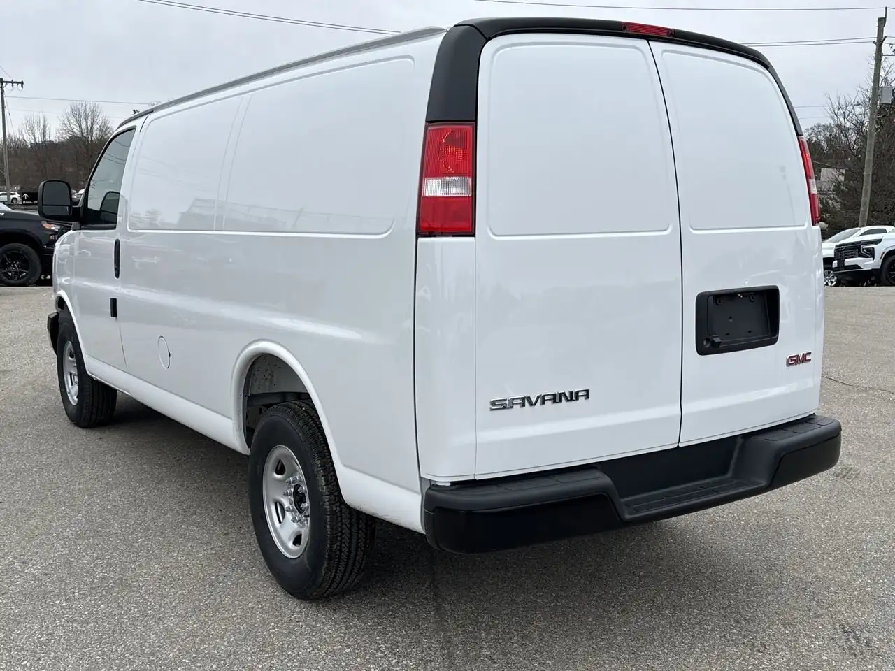 GMC Savana снимка GMC Savana
