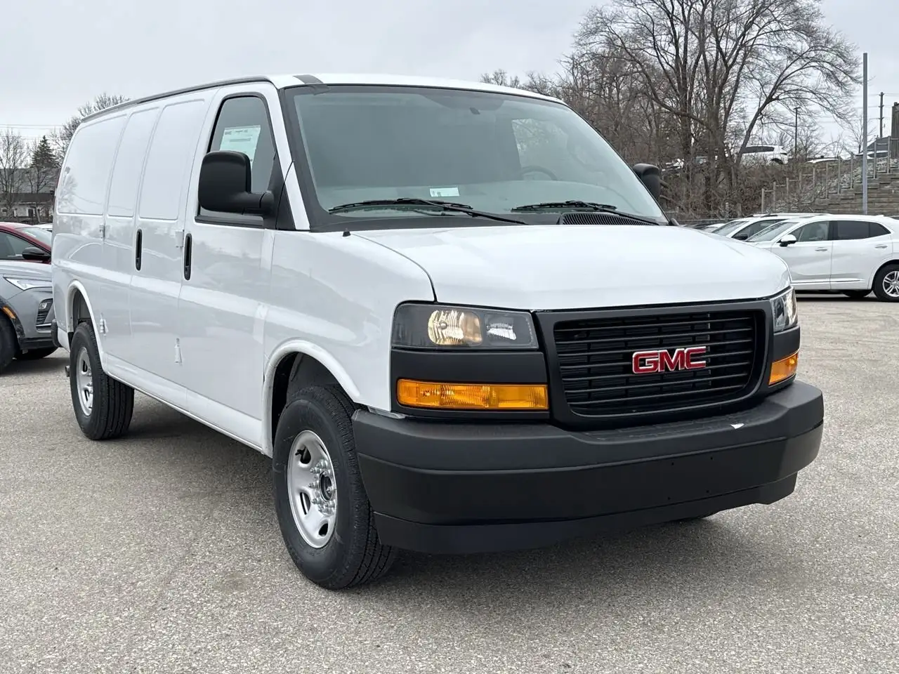 GMC Savana снимка GMC Savana