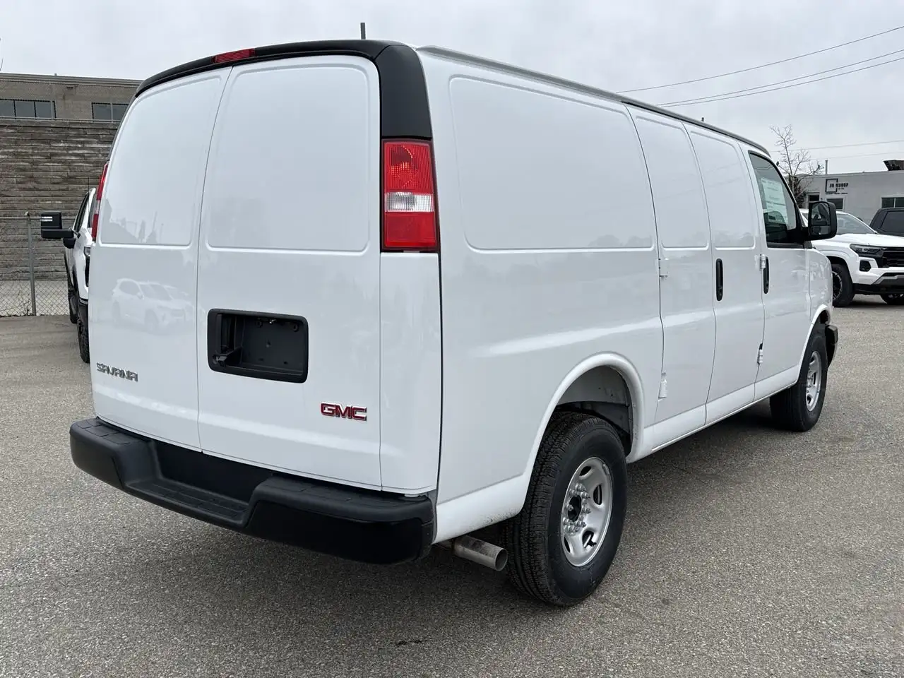 GMC Savana снимка GMC Savana