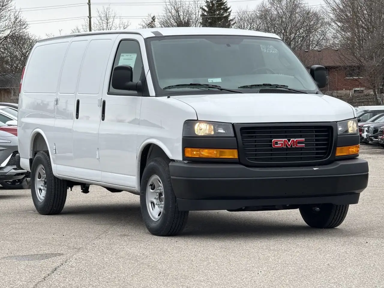 GMC Savana снимка GMC Savana