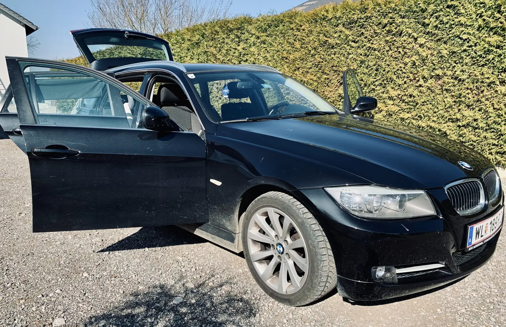 BMW 318 318d Touring Aut. Schwarz - 2