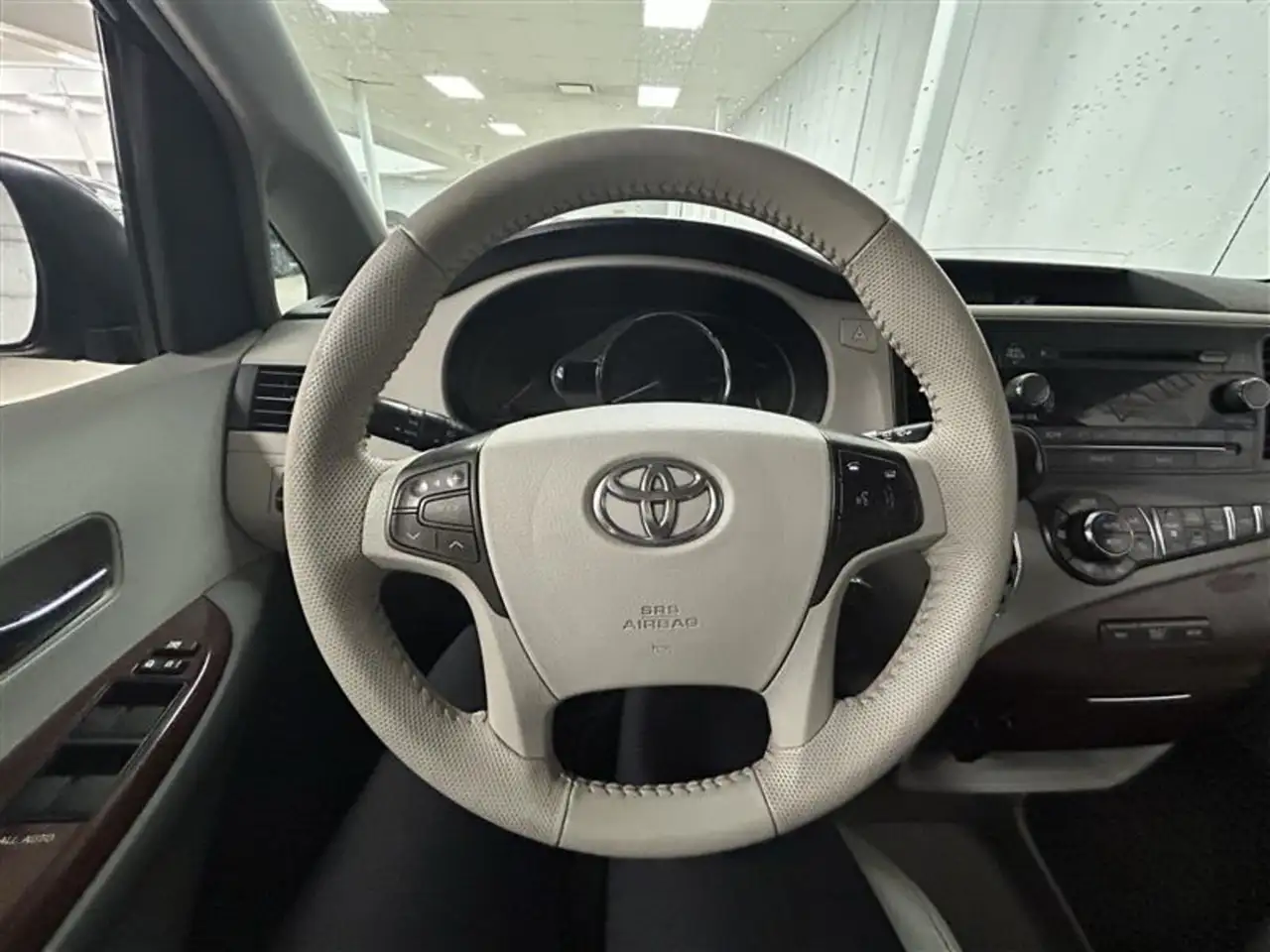 Toyota Sienna снимка Toyota Sienna
