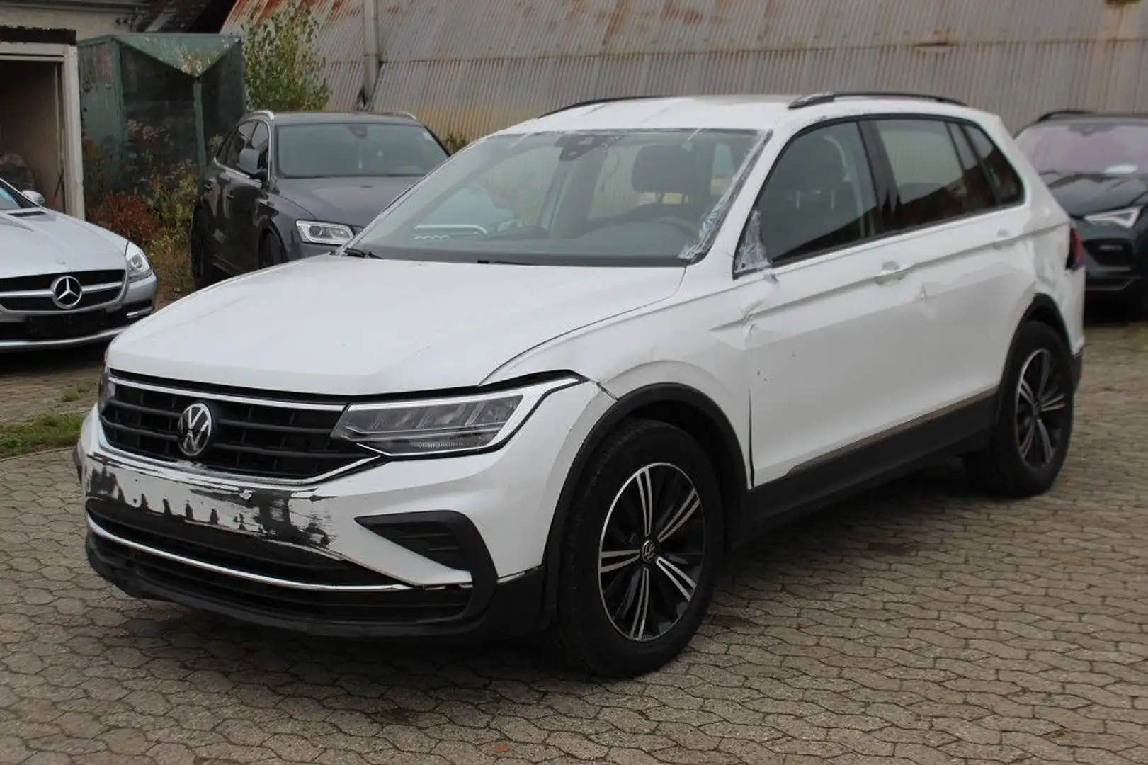 Volkswagen Tiguan 2.0 TDI DSG Life ACC LED Alcantara Weiß - 2