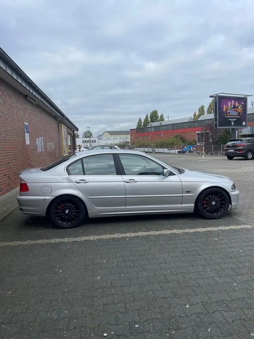 BMW 325 325i Silber - 2