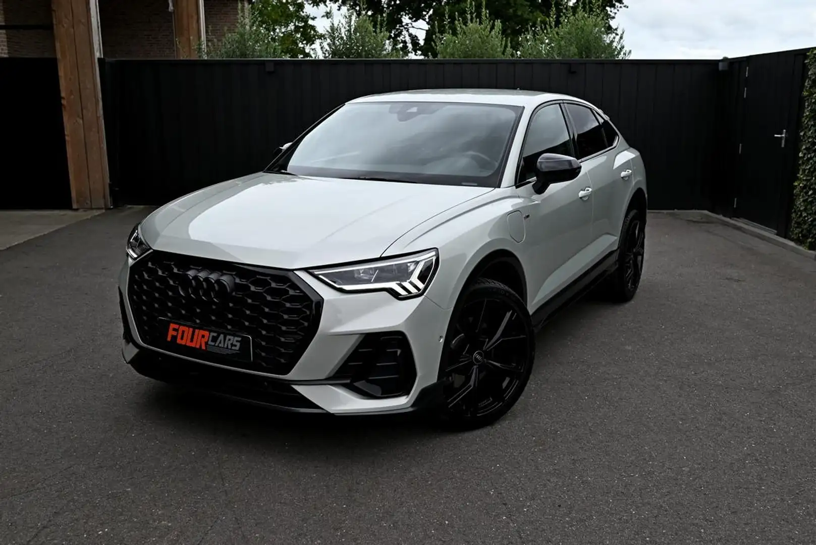 Audi Q3 Sportback 45 TFSI e S Edition | 2024 | 40.000KM | Grijs - 2