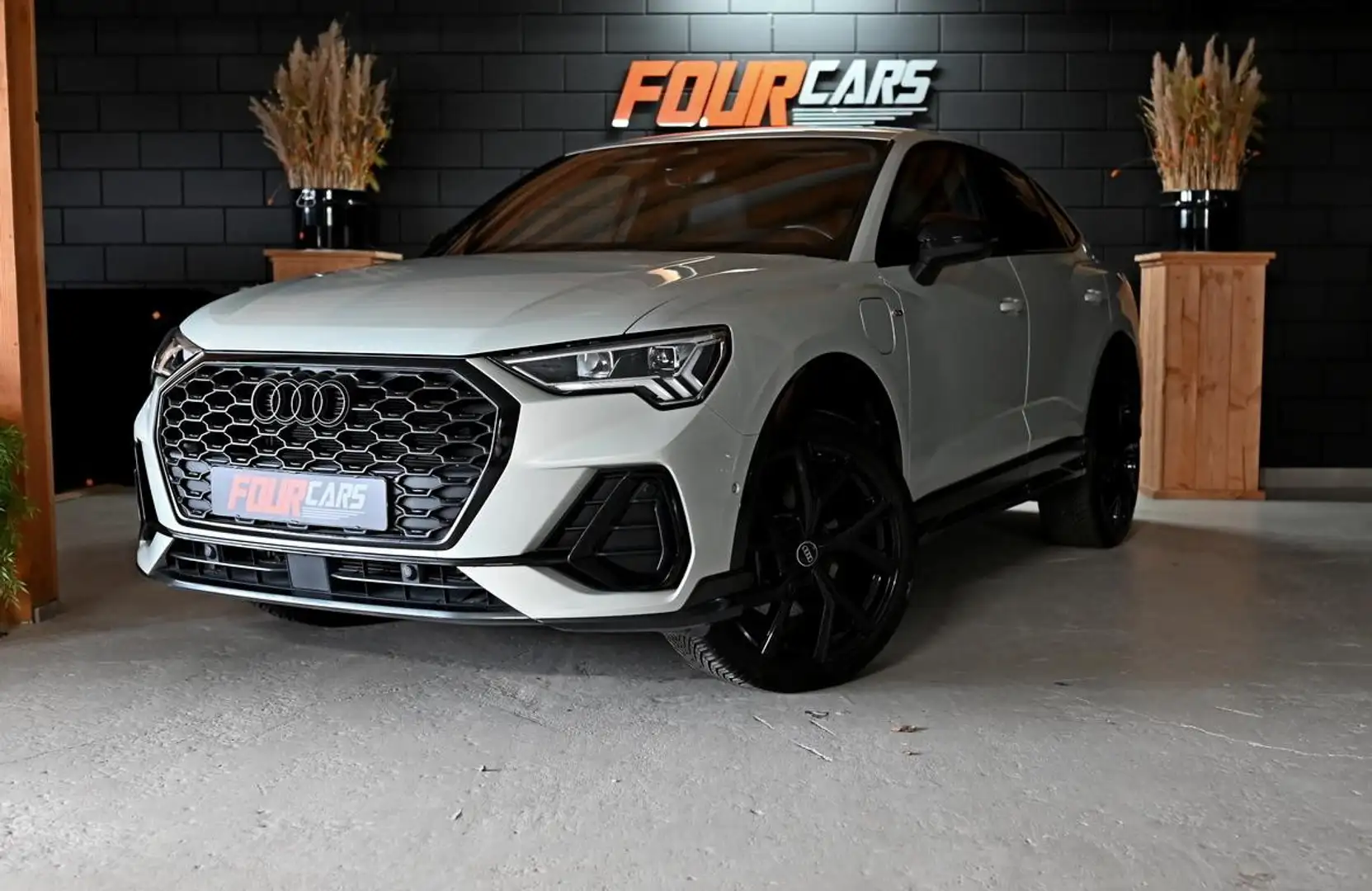 Audi Q3 Sportback 45 TFSI e S Edition | 2024 | 40.000KM | Grijs - 1