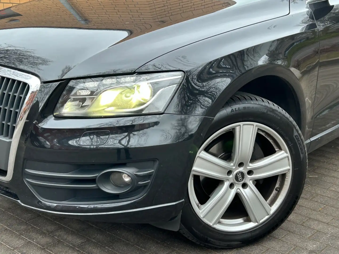 Audi Q5 2.0 TDI  quattro/XENON/NAVI/AHK/PDC/4X4/GEPFL Noir - 2