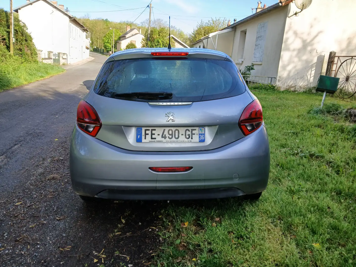 Peugeot 208 208 PureTech 68ch BVM5 Like Gris - 2