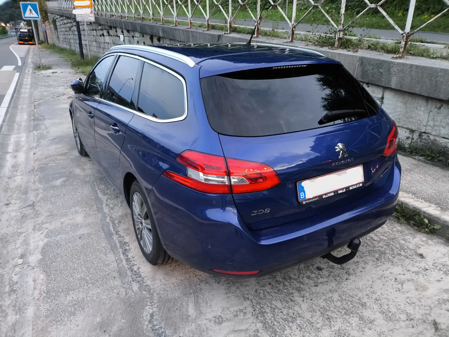 Peugeot 308 308 SW 1.6 BlueHDi Allure Bleu - 2