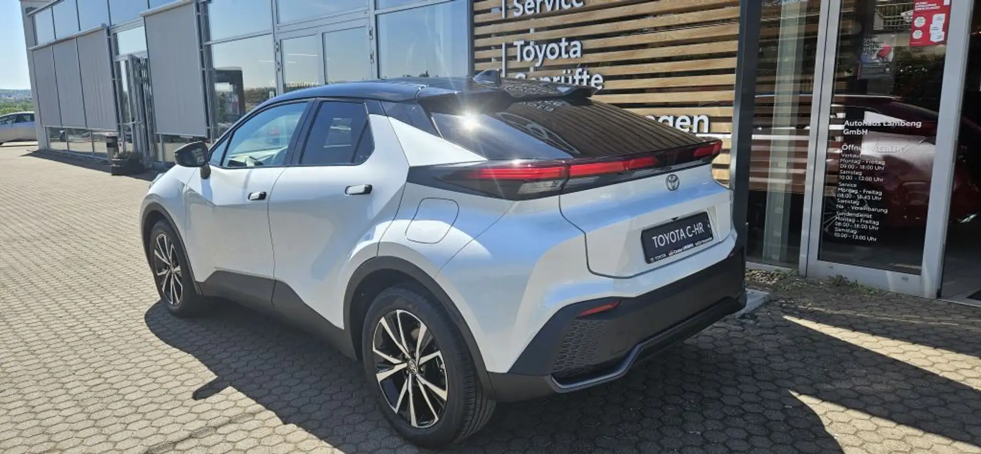 Toyota C-HR 2.0 Plug-in-Hybrid Teamplayer Weiß - 2