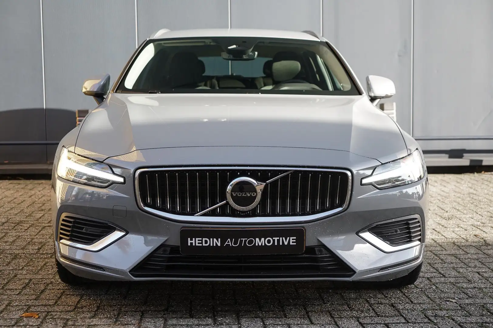 Volvo V60 2.0 T6 Plug-in hybrid AWD Essential Edition | Park Gris - 2