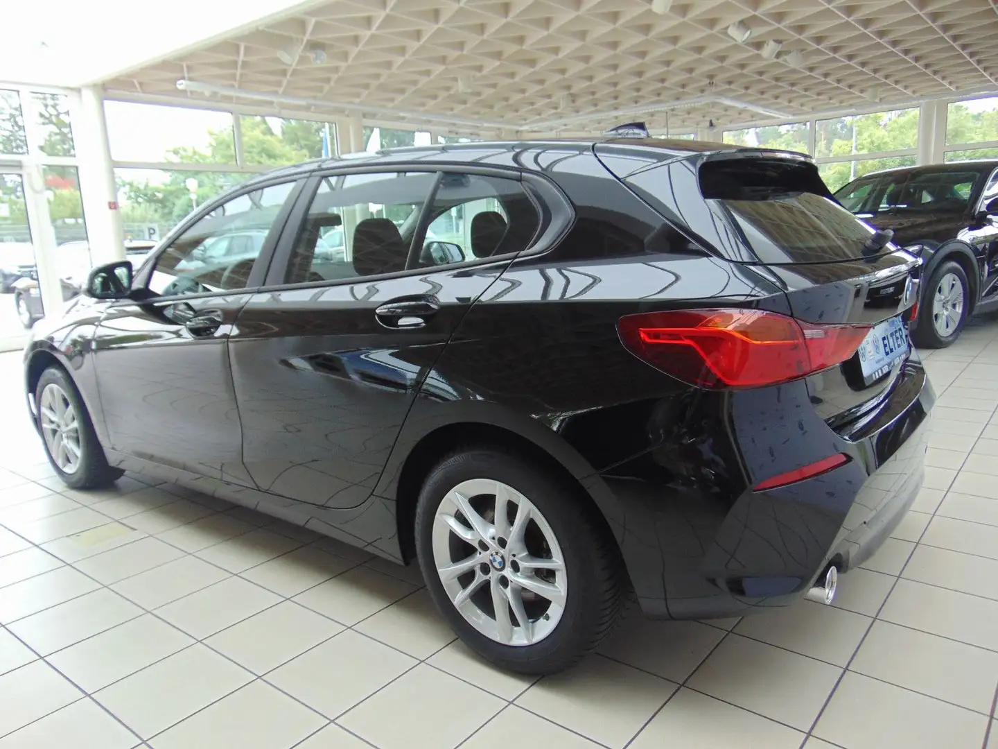 BMW 118 Baureihe 1 Lim. 118 i Advantage Schwarz - 2