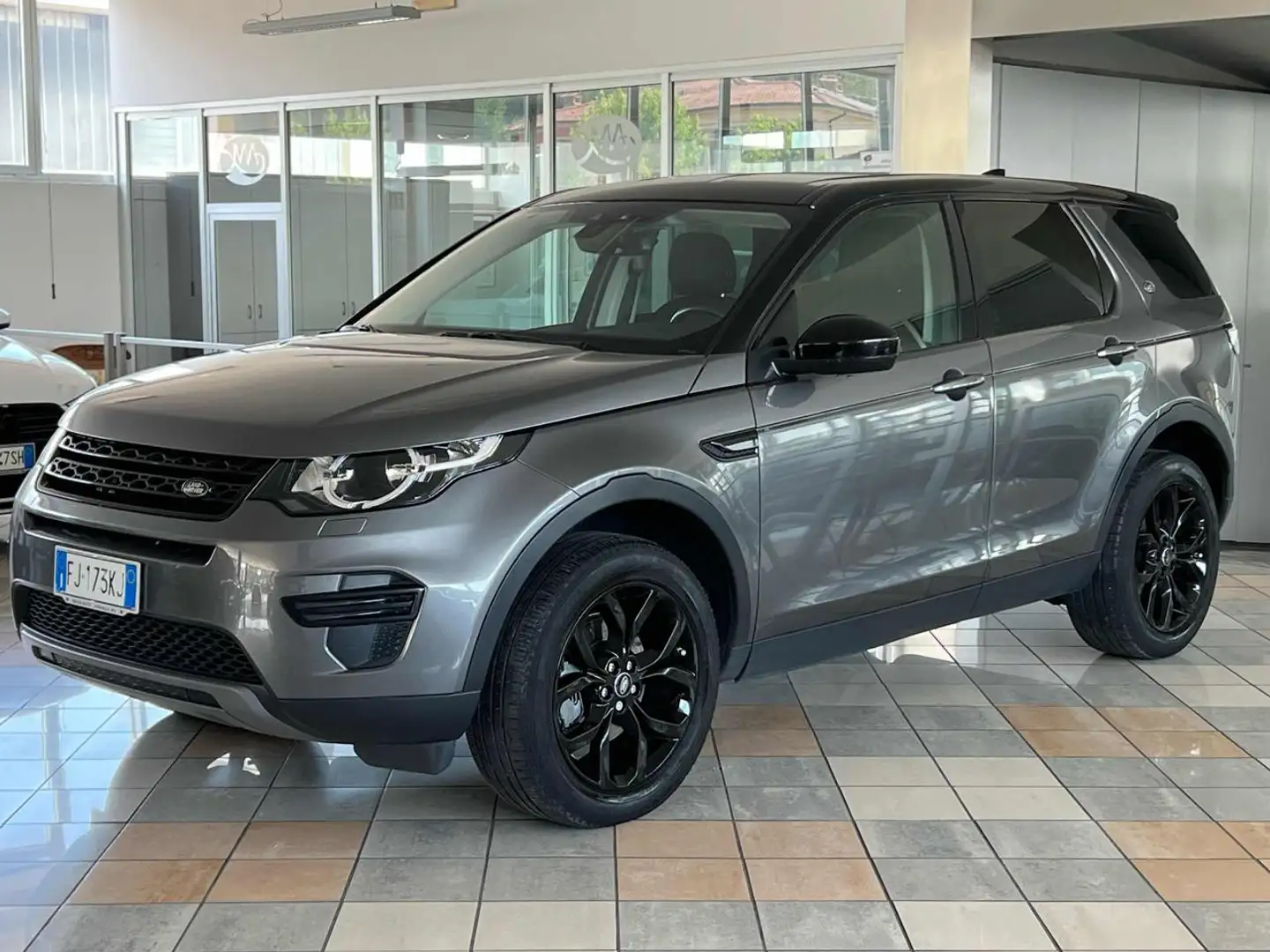 Land Rover Discovery Sport 2.0 TD4 150 CV Dark Edition Grigio - 1