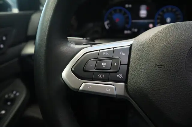 Volkswagen Golf view 8