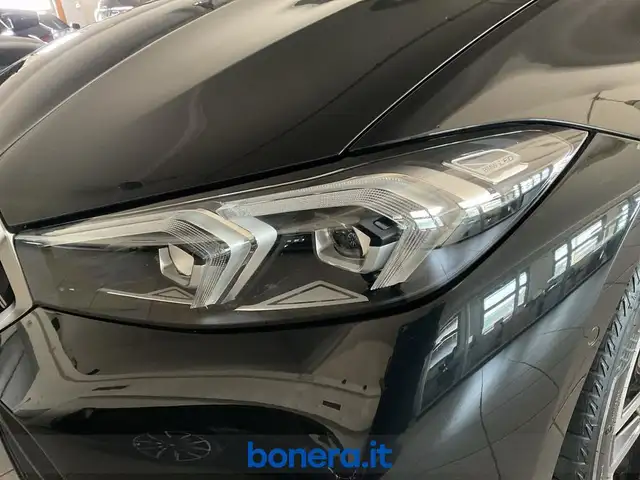 BMW 3 Series view 10