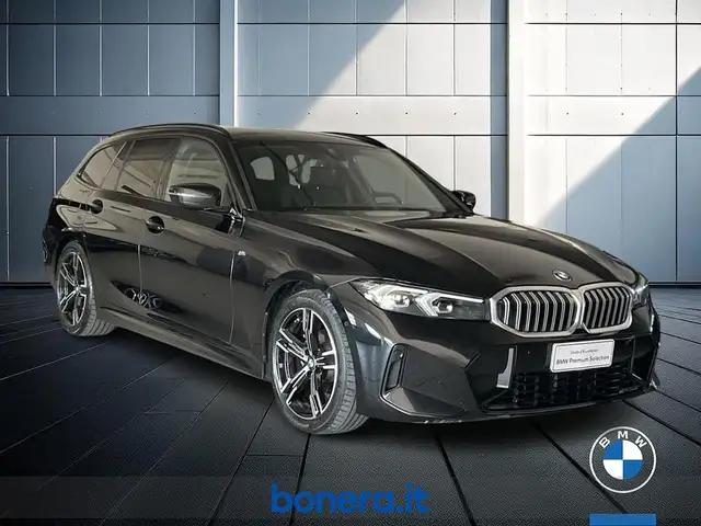 BMW 3 Series view 4
